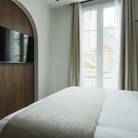 Wonderful Apartments In The Center Of Paris-3